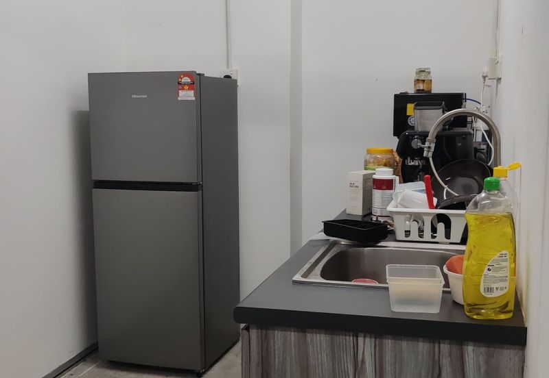 Office or storage space in KL old klang road saville seputeh tmn desa