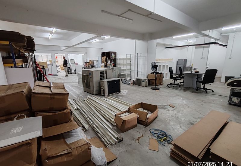 Office or storage space in KL old klang road saville seputeh tmn desa