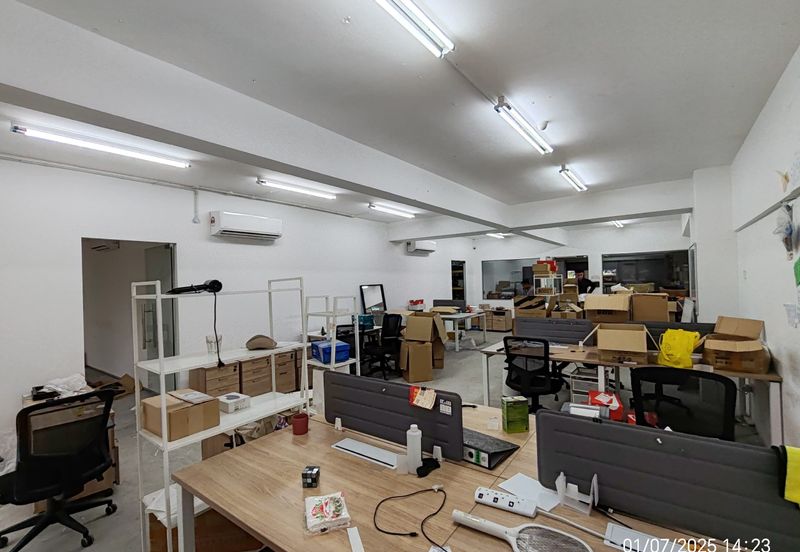 Office or storage space in KL old klang road saville seputeh tmn desa