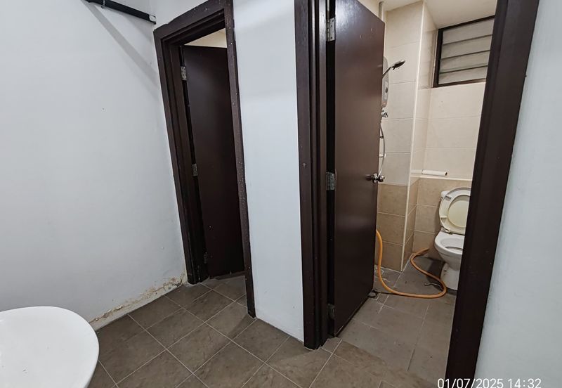 Office or storage space in KL old klang road saville seputeh tmn desa