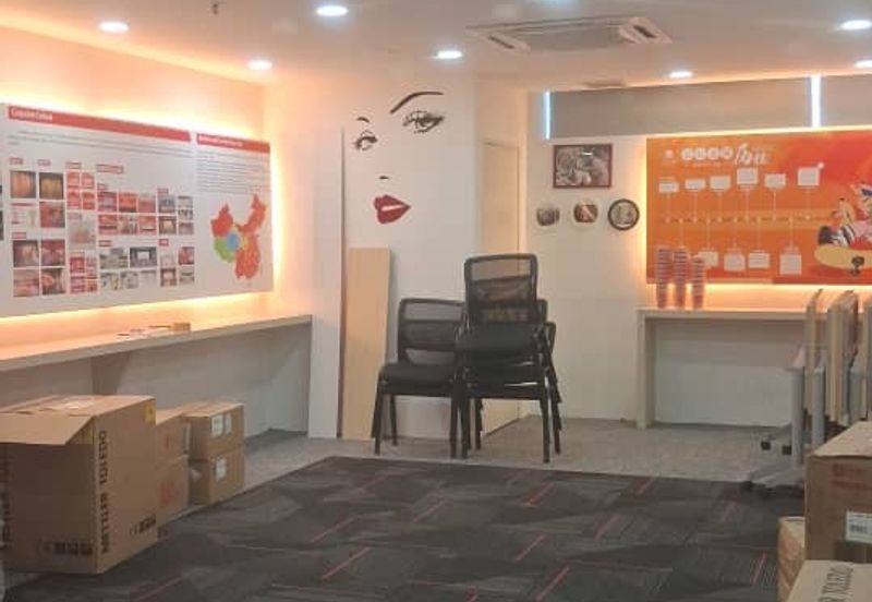 Leisure Commerce Square