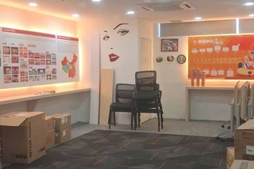 Leisure Commerce Square