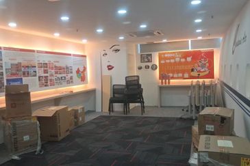 Leisure Commerce Square