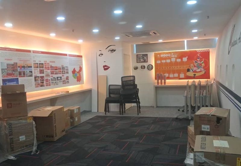 Leisure Commerce Square