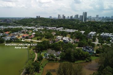 Perdana Lakeview East