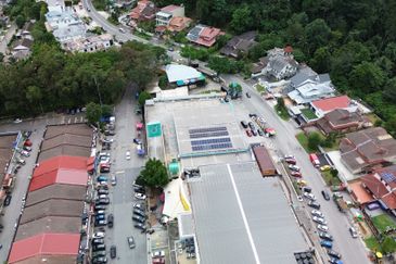BUKIT ANTARABANGSA - A rare gem in the bustling area, the last remaining commercial land.