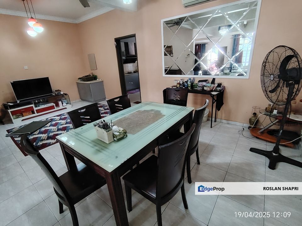 Desa Melati Phase 4 Bandar Baru Nilai - Spacious and Renovated Home, Negeri Sembilan, Nilai