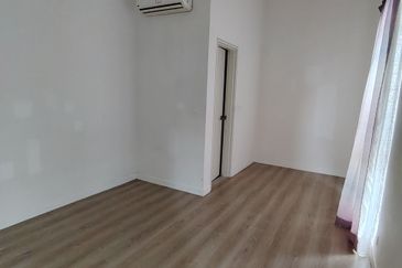 Monet Lily @ Sunsuria City