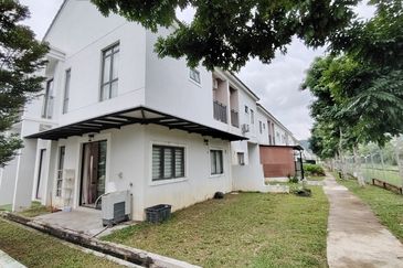 Monet Lily @ Sunsuria City