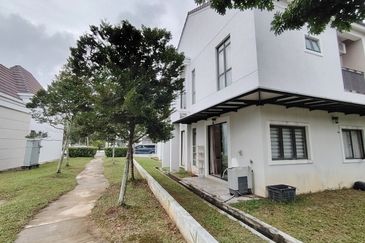 Monet Lily @ Sunsuria City