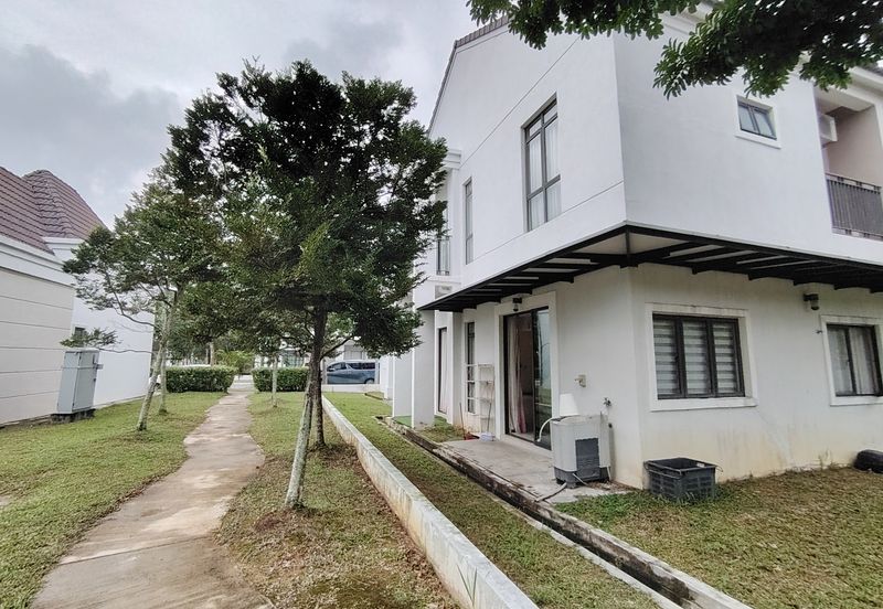 Monet Lily @ Sunsuria City