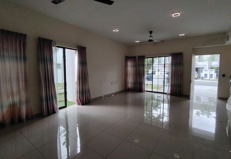 Monet Lily @ Sunsuria City