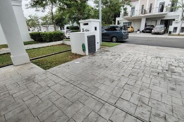 Monet Lily @ Sunsuria City