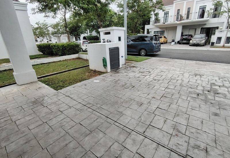 Monet Lily @ Sunsuria City