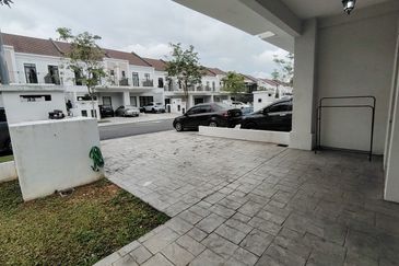 Monet Lily @ Sunsuria City