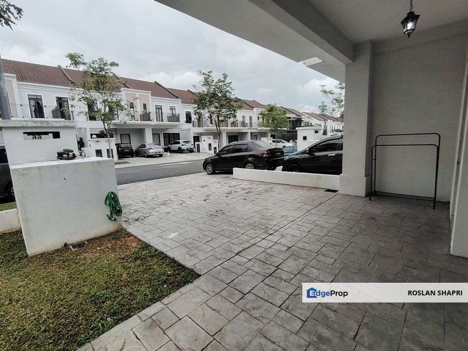 MONET LILY SUNSURIA KOTA WARISAN END LOT TERRACE, Selangor, Sepang