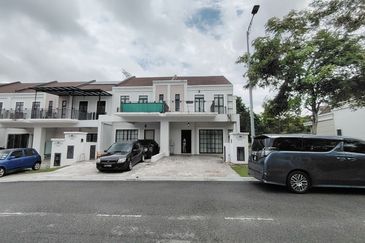 Monet Lily @ Sunsuria City