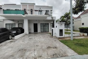 Monet Lily @ Sunsuria City