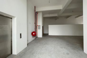 Conner unit with largest land 11,185sf, built up 8,816sf for sale in USJ 19, Subang Jaya