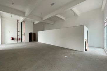 Conner unit with largest land 11,185sf, built up 8,816sf for sale in USJ 19, Subang Jaya