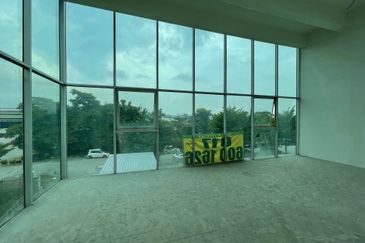 Conner unit with largest land 11,185sf, built up 8,816sf for sale in USJ 19, Subang Jaya