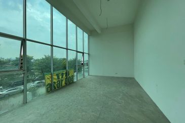 Conner unit with largest land 11,185sf, built up 8,816sf for sale in USJ 19, Subang Jaya