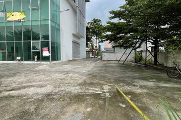 Conner unit with largest land 11,185sf, built up 8,816sf for sale in USJ 19, Subang Jaya