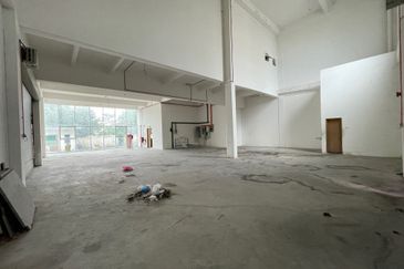 Conner unit with largest land 11,185sf, built up 8,816sf for sale in USJ 19, Subang Jaya