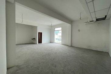 Conner unit with largest land 11,185sf, built up 8,816sf for sale in USJ 19, Subang Jaya