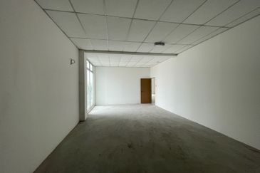 Conner unit with largest land 11,185sf, built up 8,816sf for sale in USJ 19, Subang Jaya