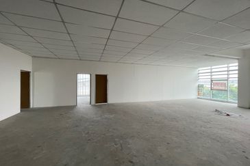 Conner unit with largest land 11,185sf, built up 8,816sf for sale in USJ 19, Subang Jaya