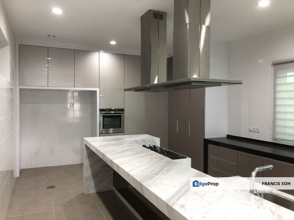 Fully Renovated 3 Sty Semi-D With Large Land Area for Sale, Selangor, Bandar Kinrara Puchong