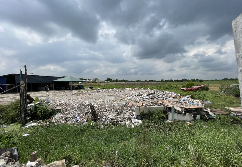 Jalan Sopan, Johan Setia