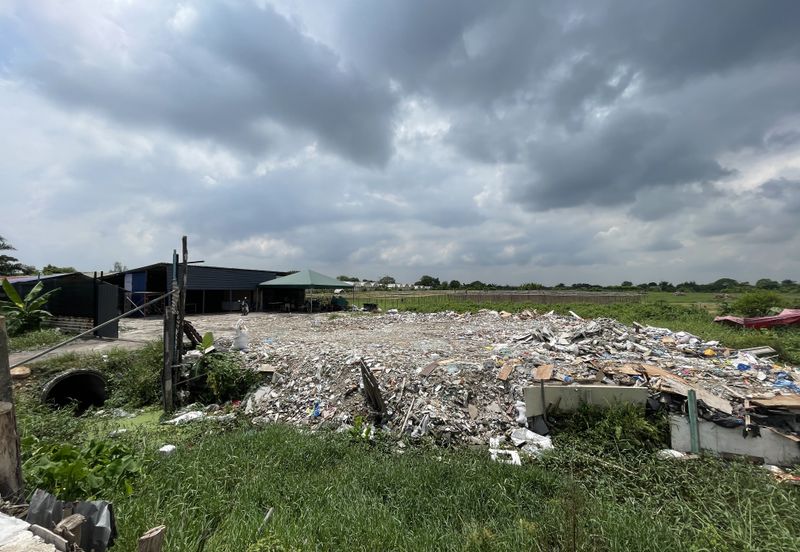 Jalan Sopan, Johan Setia