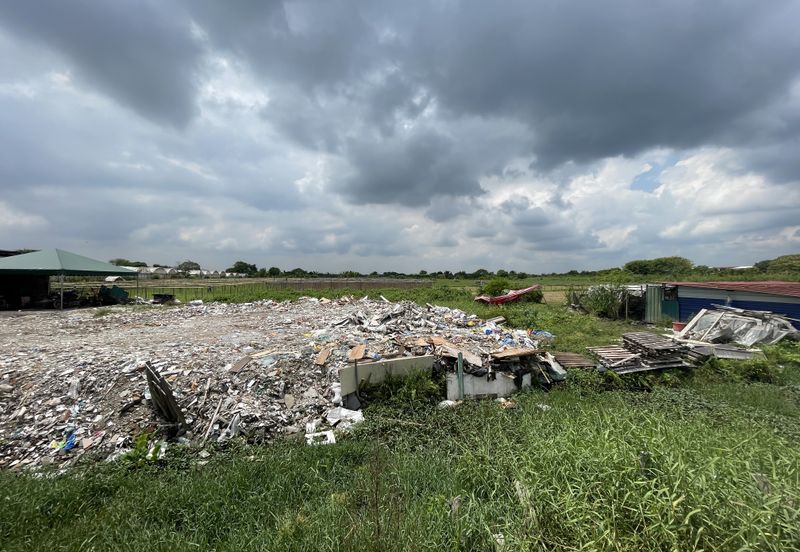 Jalan Sopan, Johan Setia