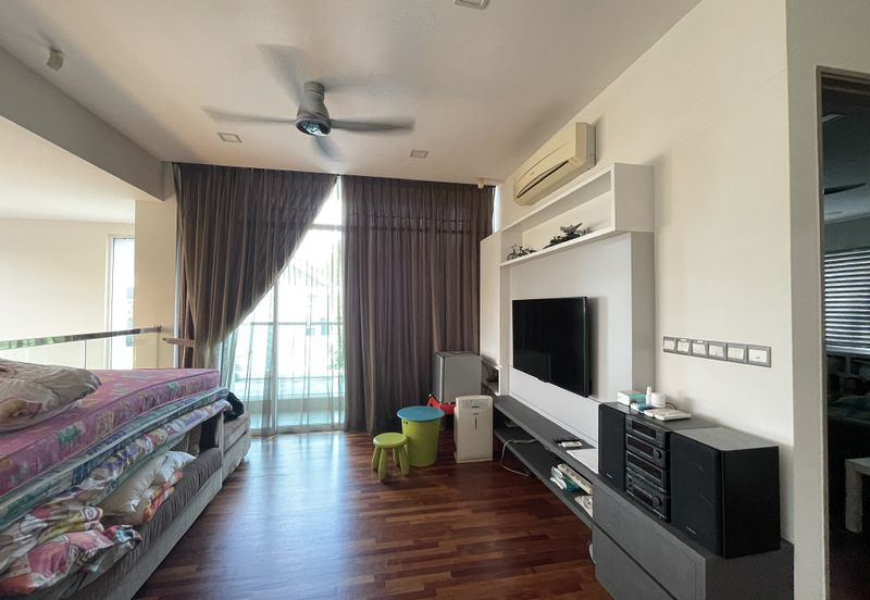 Palmiera @ Kinrara Residence, End lot with large land and kitchen extended