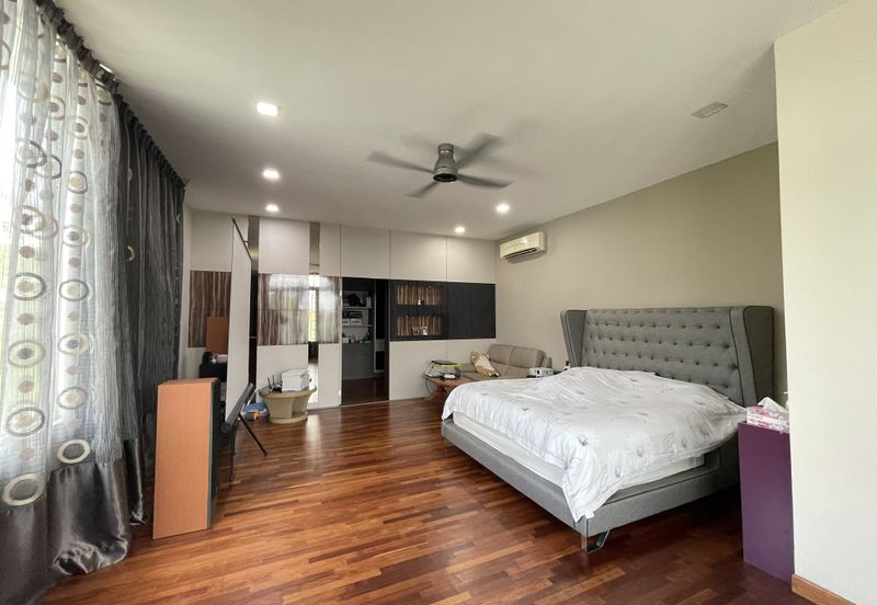 Palmiera @ Kinrara Residence, End lot with large land and kitchen extended