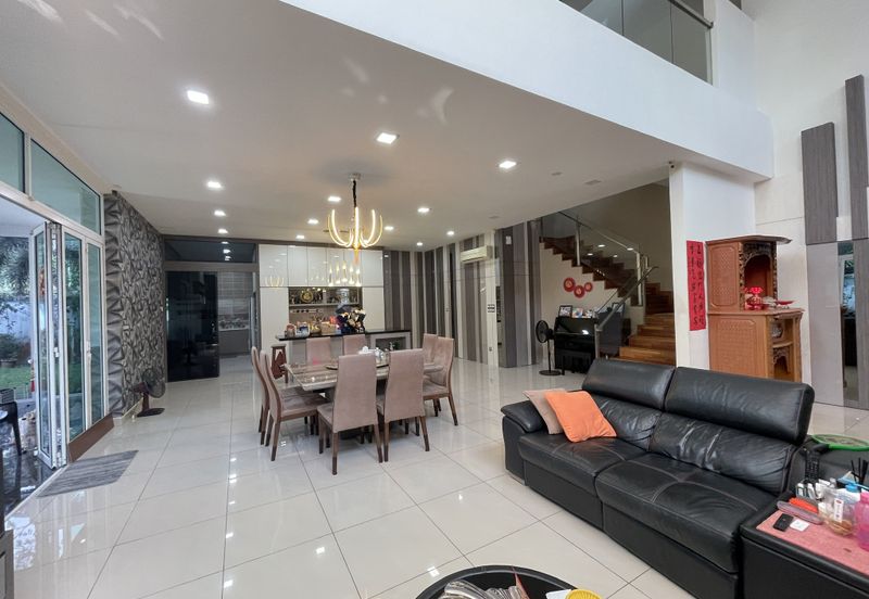 Palmiera @ Kinrara Residence, End lot with large land and kitchen extended