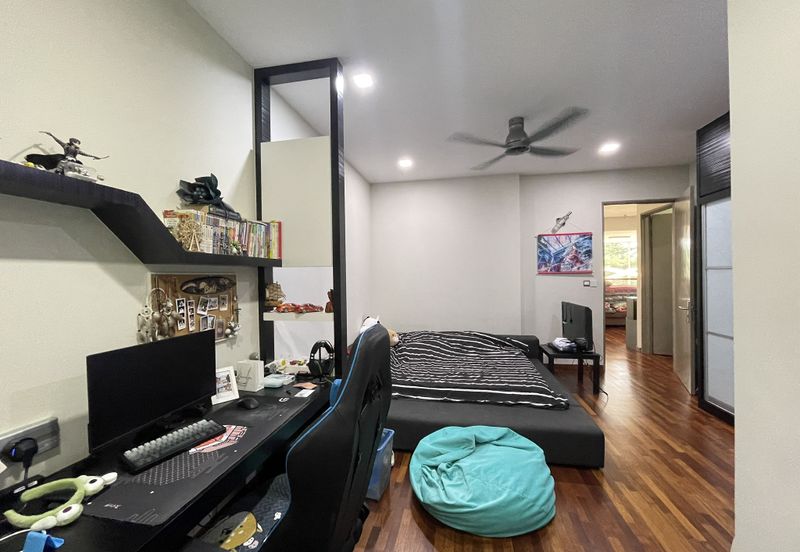 Palmiera @ Kinrara Residence, End lot with large land and kitchen extended