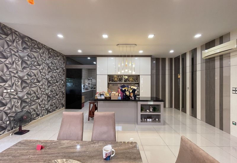 Palmiera @ Kinrara Residence, End lot with large land and kitchen extended