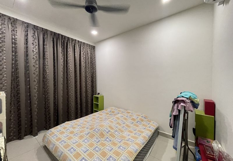 Palmiera @ Kinrara Residence, End lot with large land and kitchen extended