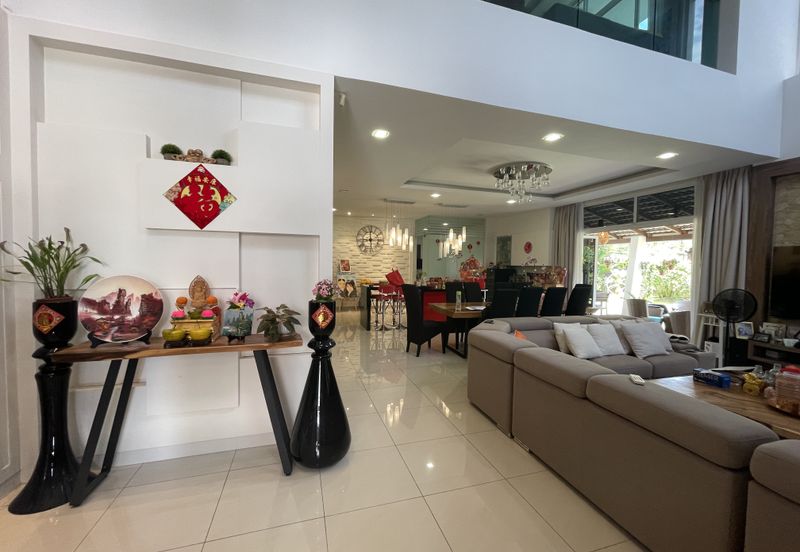 Palmiera @ Kinrara Residence, Limited corner unit with large land size and renovated