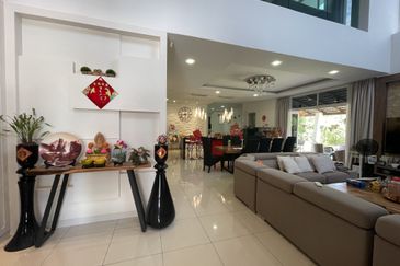 Palmiera @ Kinrara Residence, Limited corner unit with large land size and renovated