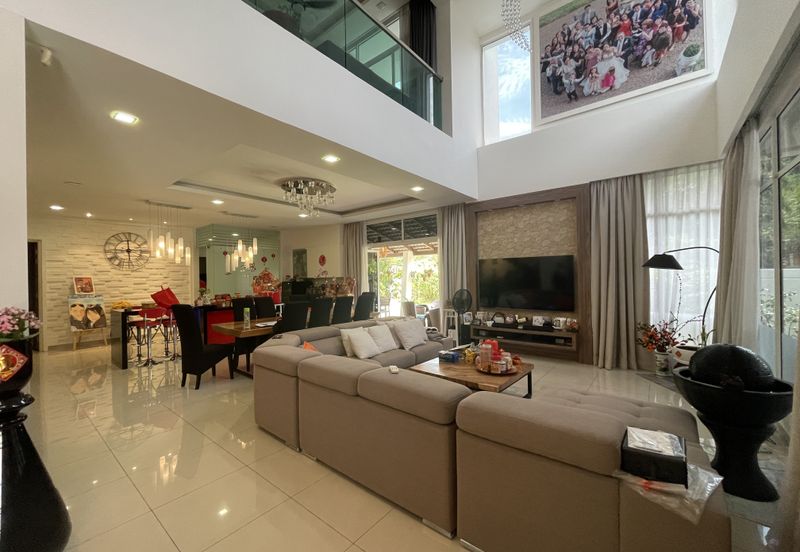 Palmiera @ Kinrara Residence, Limited corner unit with large land size and renovated