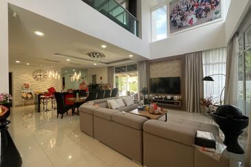 Palmiera @ Kinrara Residence, Limited corner unit with large land size and renovated