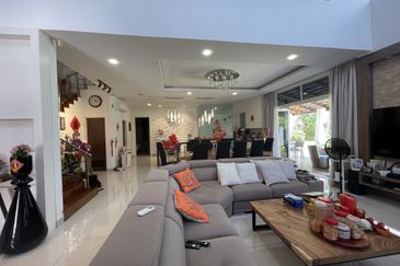 Palmiera @ Kinrara Residence, Limited corner unit with large land size and renovated