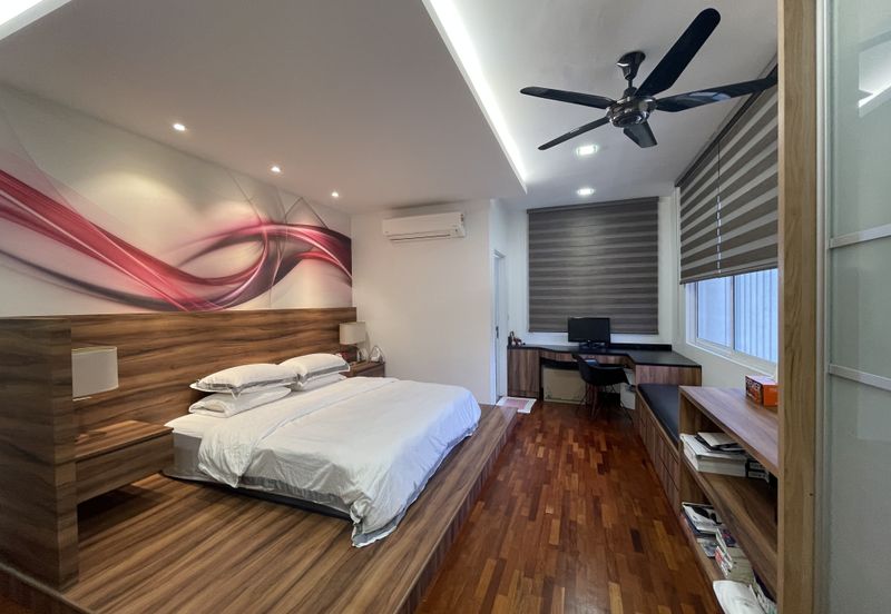 Palmiera @ Kinrara Residence, Limited corner unit with large land size and renovated