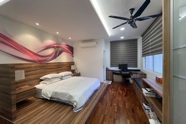 Palmiera @ Kinrara Residence, Limited corner unit with large land size and renovated