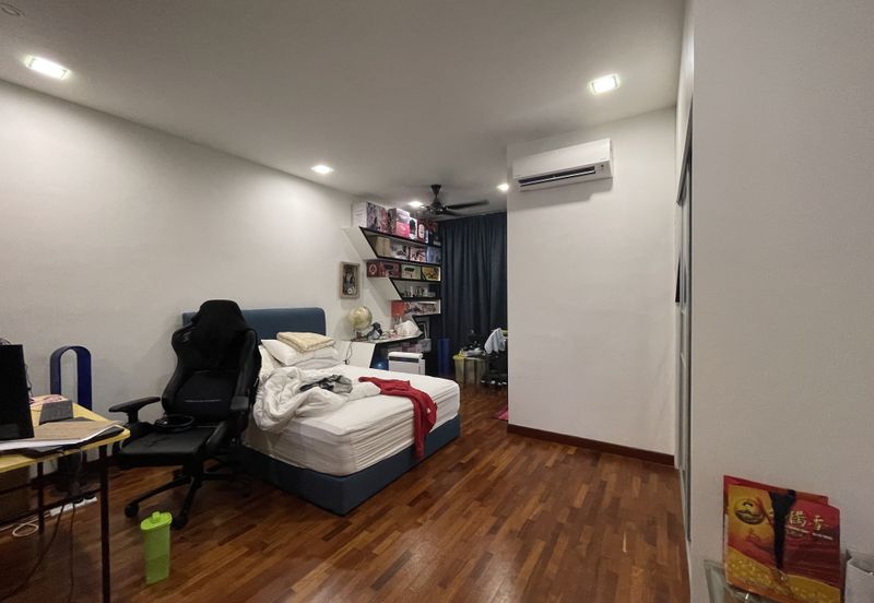 Palmiera @ Kinrara Residence, Limited corner unit with large land size and renovated