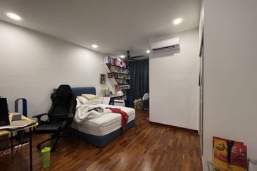 Palmiera @ Kinrara Residence, Limited corner unit with large land size and renovated